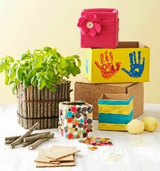 Ahorre dinero y recicle con jardinería de cartón