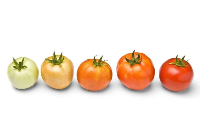 La forma correcta de madurar los tomates y más mitos del jardín desacreditados