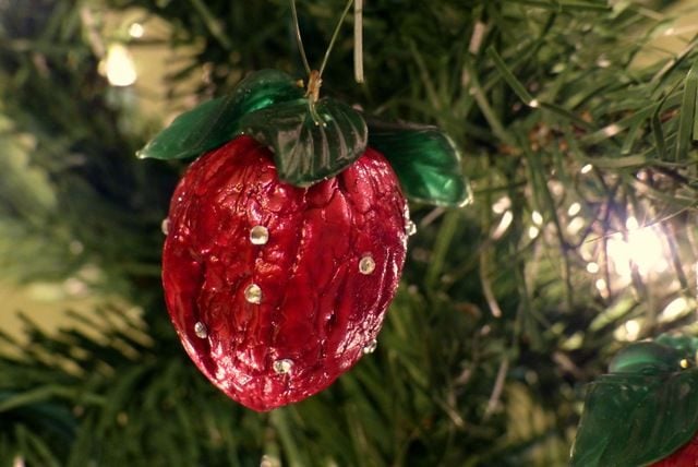Artesanía de adorno de fresa y nuez | Adornos de Navidad de bricolaje