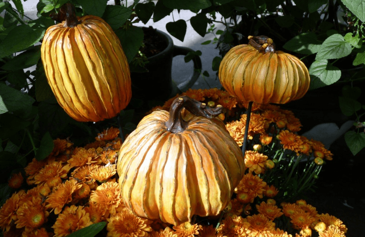 Estacas de jardín de calabaza de otoño fáciles de bricolaje