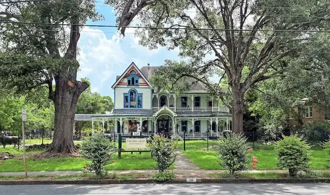 5 razones por las que deberías visitar la ciudad más antigua de Texas