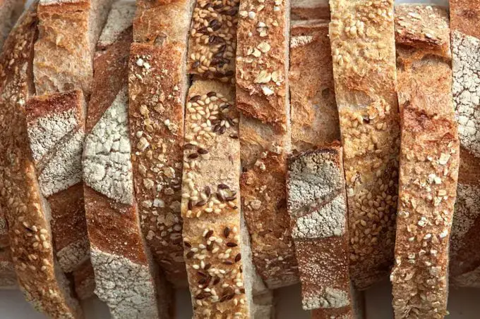 9 alimentos que nunca debes darles de comer a las aves